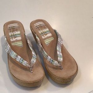 Cute summer sandals! New without tags.